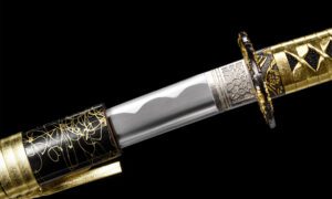 katana noir et or